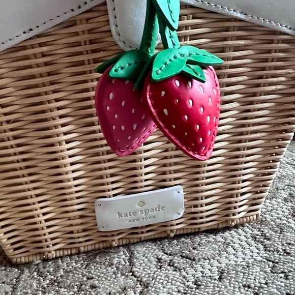 kate spade Strawberry Picnic in the Park wicker purse ~ Limited Edition - Picture 6 of 6
